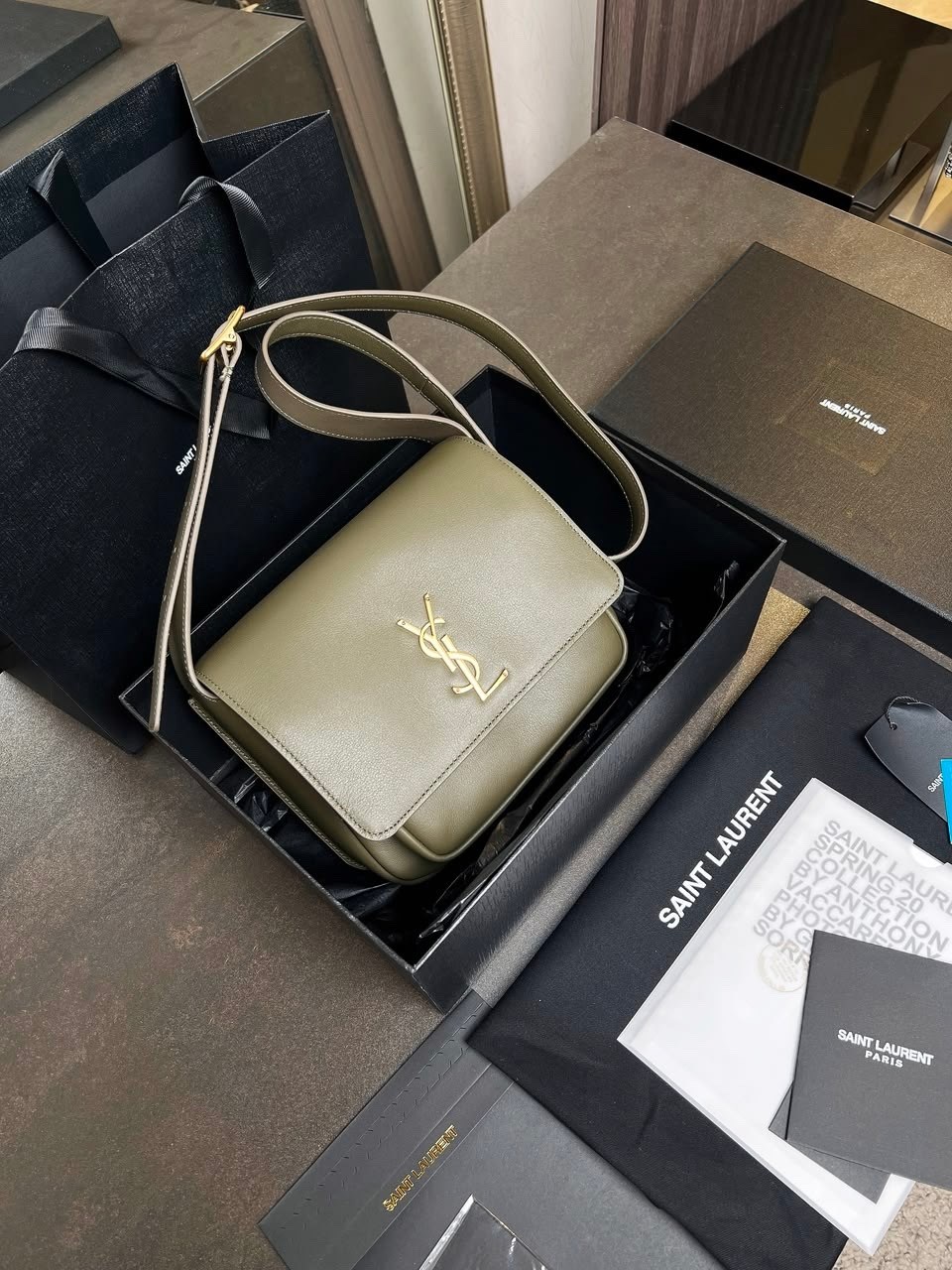 yves saint laurent сумка,saint laurent сумка,кожаная сумка saint laurent,yves saint laurent сумка на плечо,saint laurent сумка на плечо