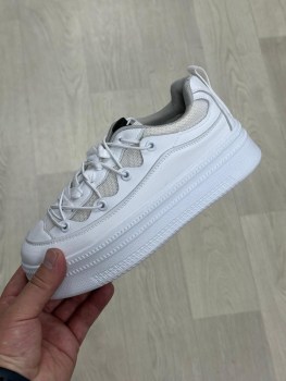 Кроссовки