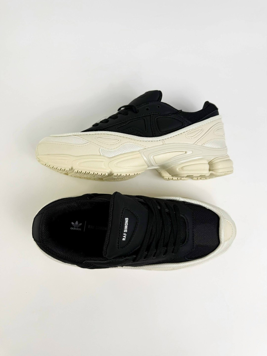 adidas x raf simons ozweego white black,raf simons adidas ozweego,кроссовки raf simons x ozweego adidas белый,adidas raf simons x ozweego cream white,adidas raf simons ozweego 3 black cream white