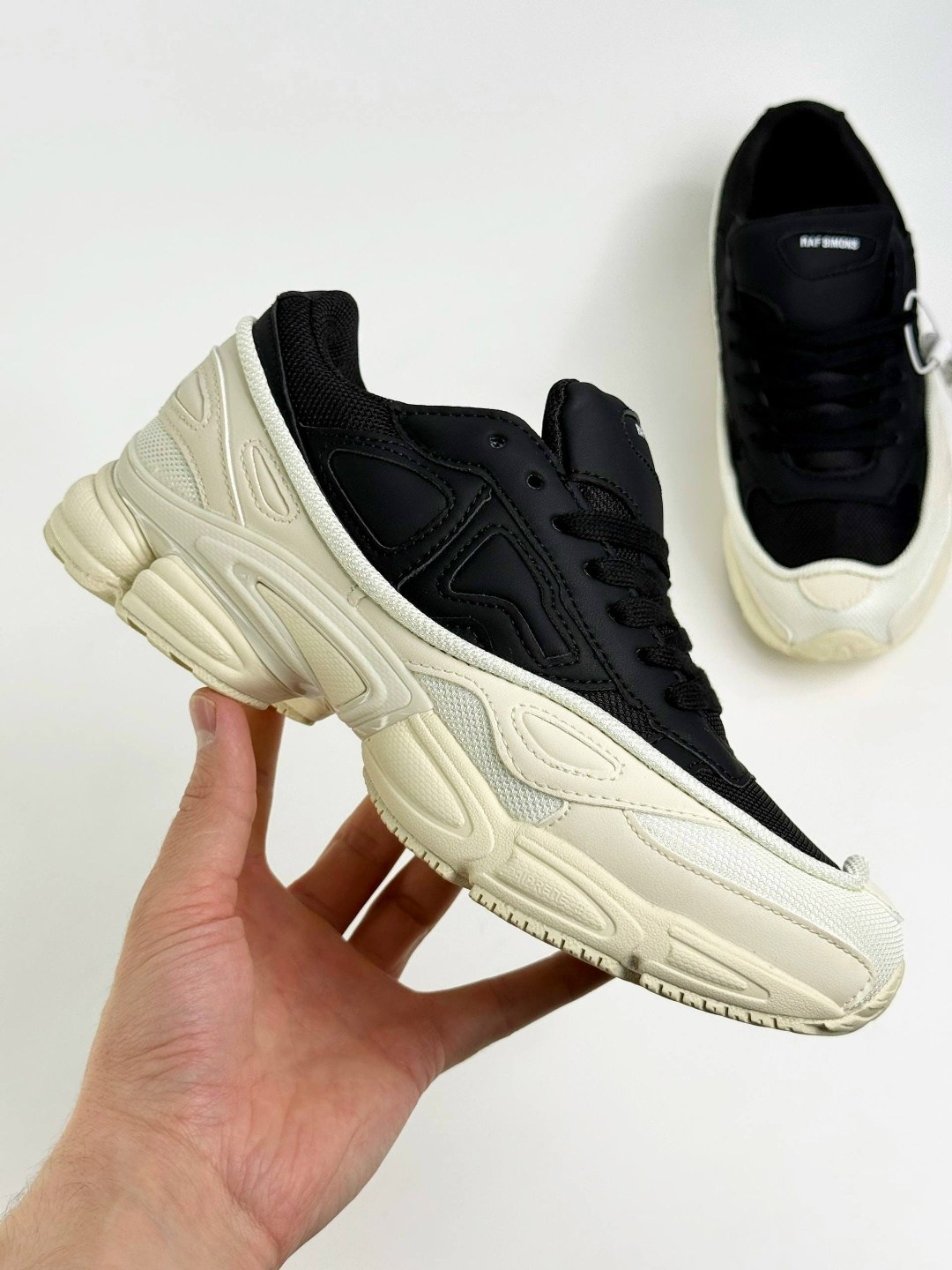 adidas x raf simons ozweego white black,raf simons adidas ozweego,кроссовки raf simons x ozweego adidas белый,adidas raf simons x ozweego cream white,adidas raf simons ozweego 3 black cream white