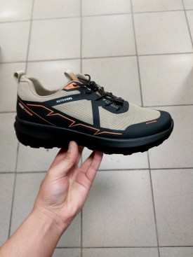 Кроссовки