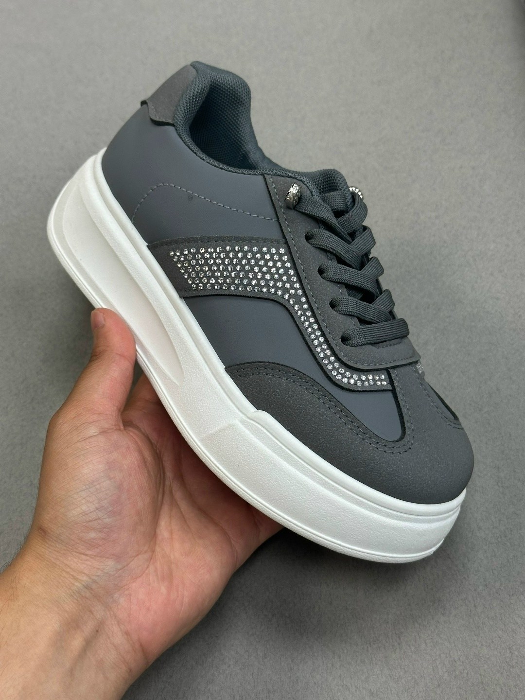 ,кроссовки hogan,женские кроссовки,низкие кроссовки,спортивный
