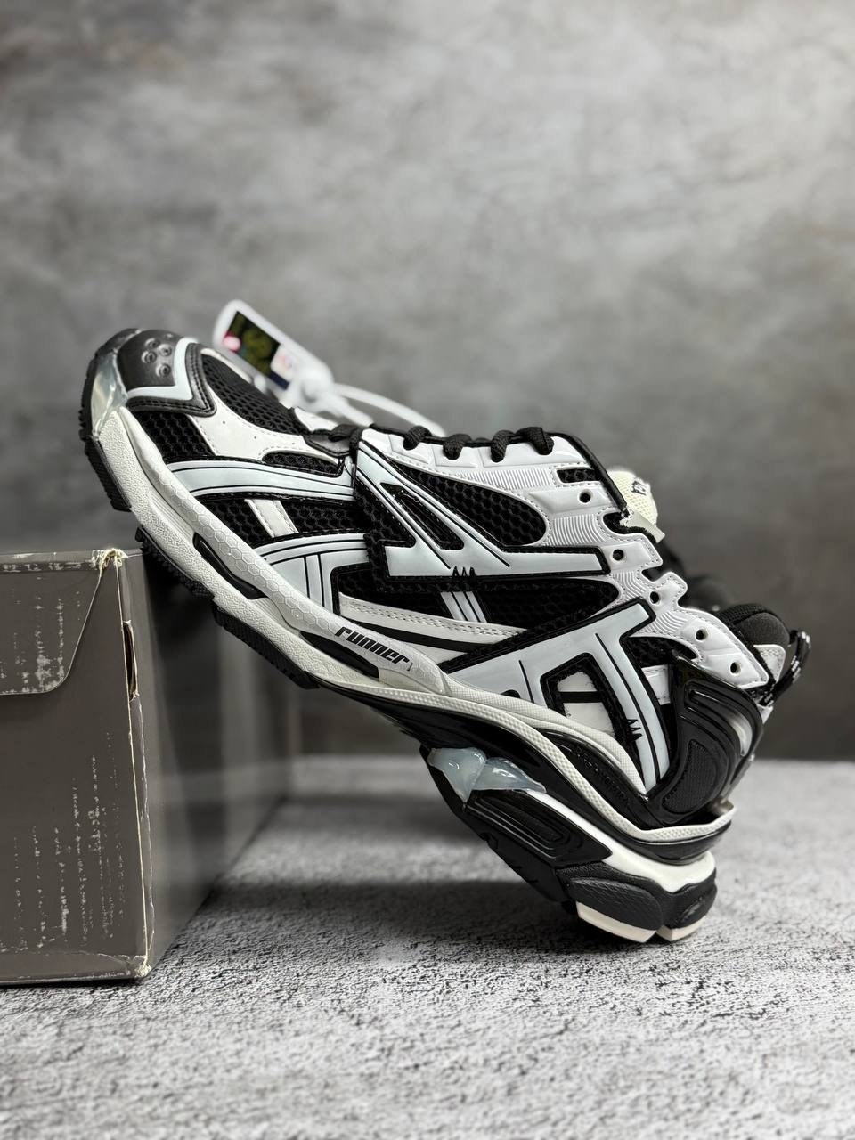 мужские кроссовки balenciaga runner черный белый,кроссовки balenciaga runner sneaker black white,кроссовки balenciaga,balenciaga runner sneaker black white,кроссовки balenciaga runner sneakers черный