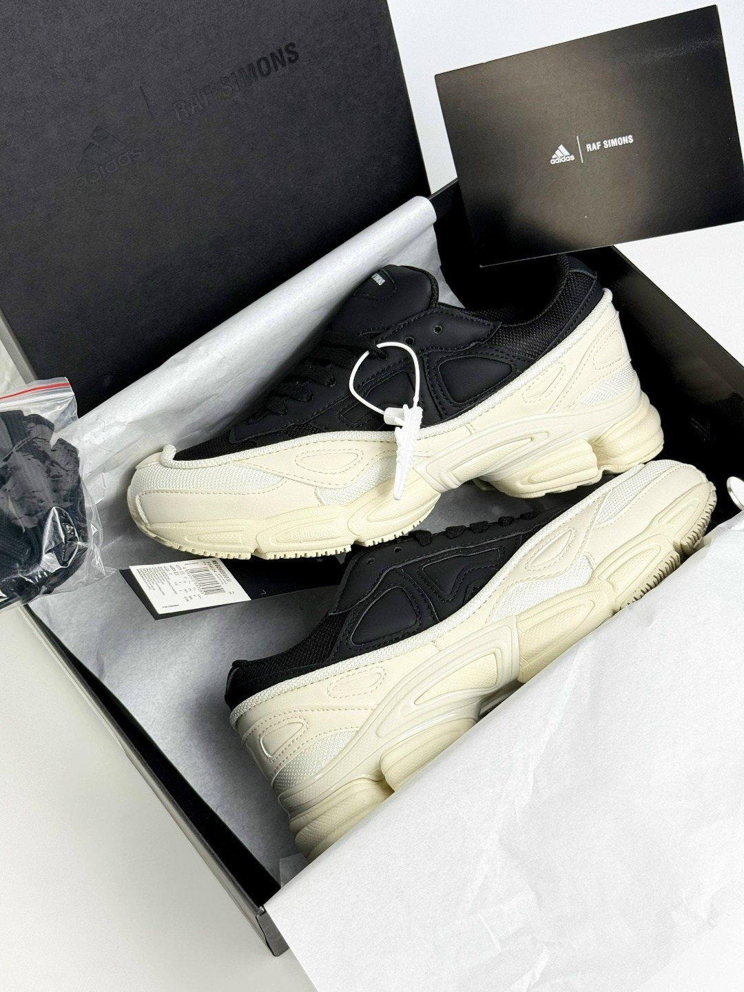 adidas x raf simons ozweego white black,raf simons adidas ozweego,кроссовки raf simons x ozweego adidas белый,adidas raf simons x ozweego cream white,adidas raf simons ozweego 3 black cream white