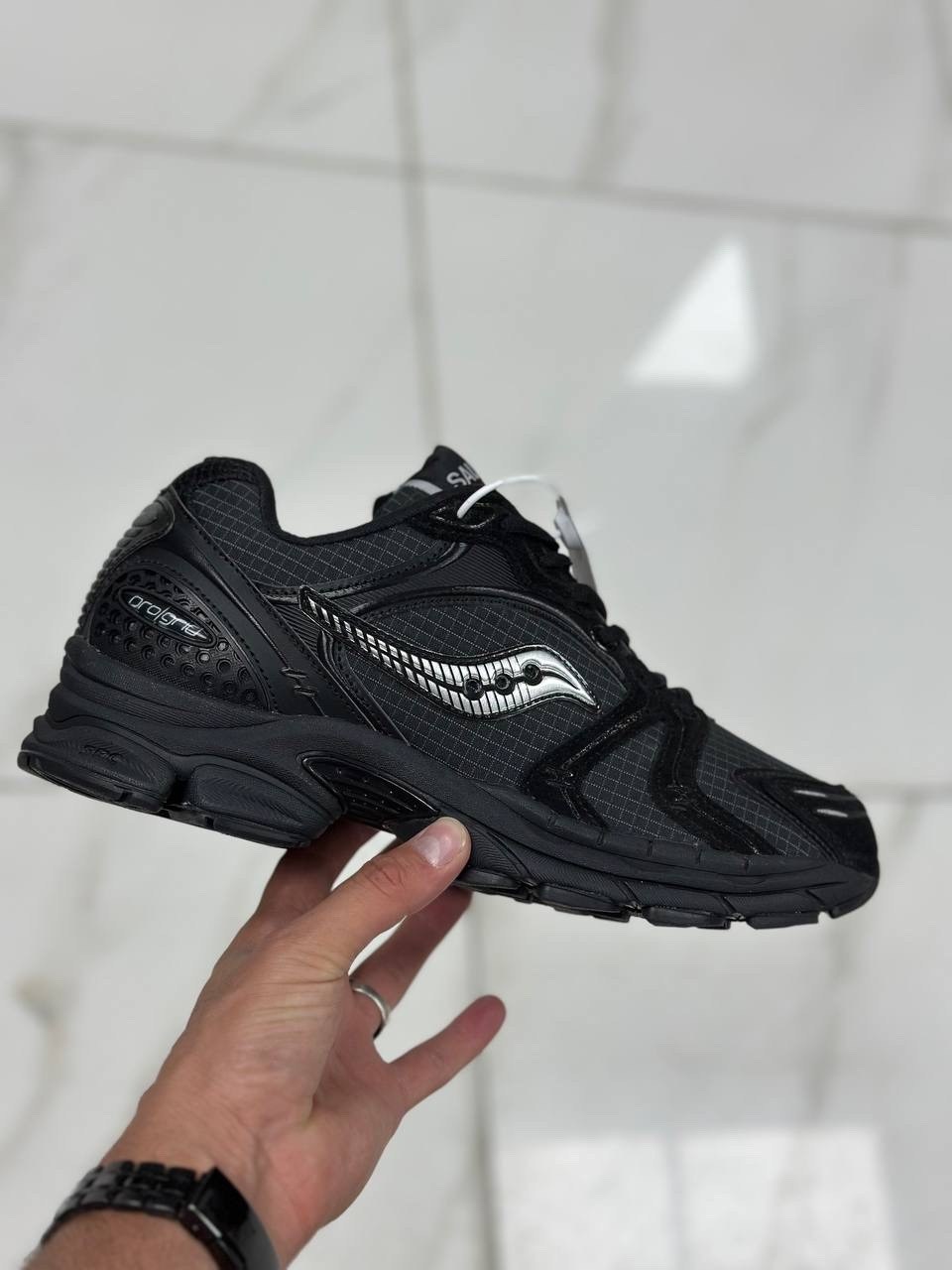 saucony progrid triumph 4,кроссовки saucony progrid triumph 4,кроссовки saucony,мужские черные кроссовки balenciaga track 2,кроссовки женские balenciaga