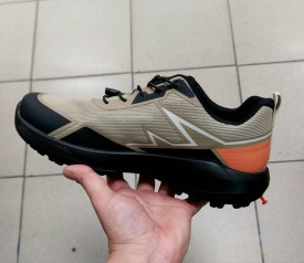 Кроссовки
