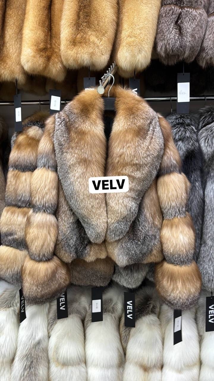 женская шуба из натурального лисьего меха,женская шуба,шуба из меха лисы,шуба серебристая лиса,мех лисы