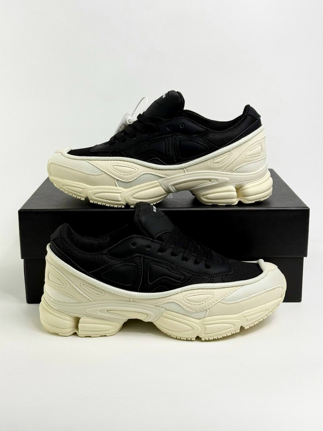 adidas x raf simons ozweego white black,raf simons adidas ozweego,кроссовки raf simons x ozweego adidas белый,adidas raf simons x ozweego cream white,adidas raf simons ozweego 3 black cream white