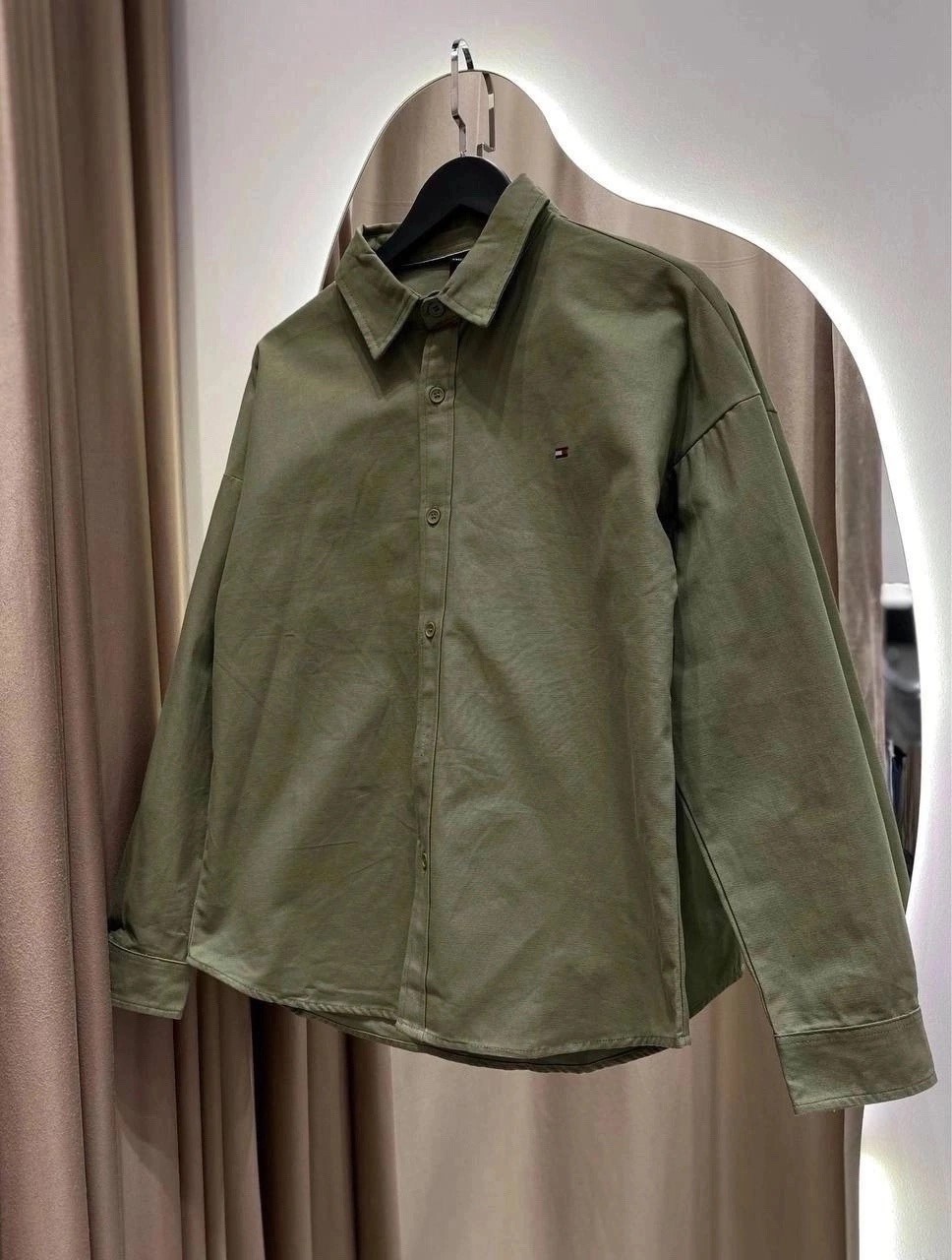 оливковая рубашка,рубашка tommy hilfiger,рубашка мужская,рубашка томми хилфигер зеленая,рубашка