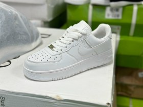 Кроссовки