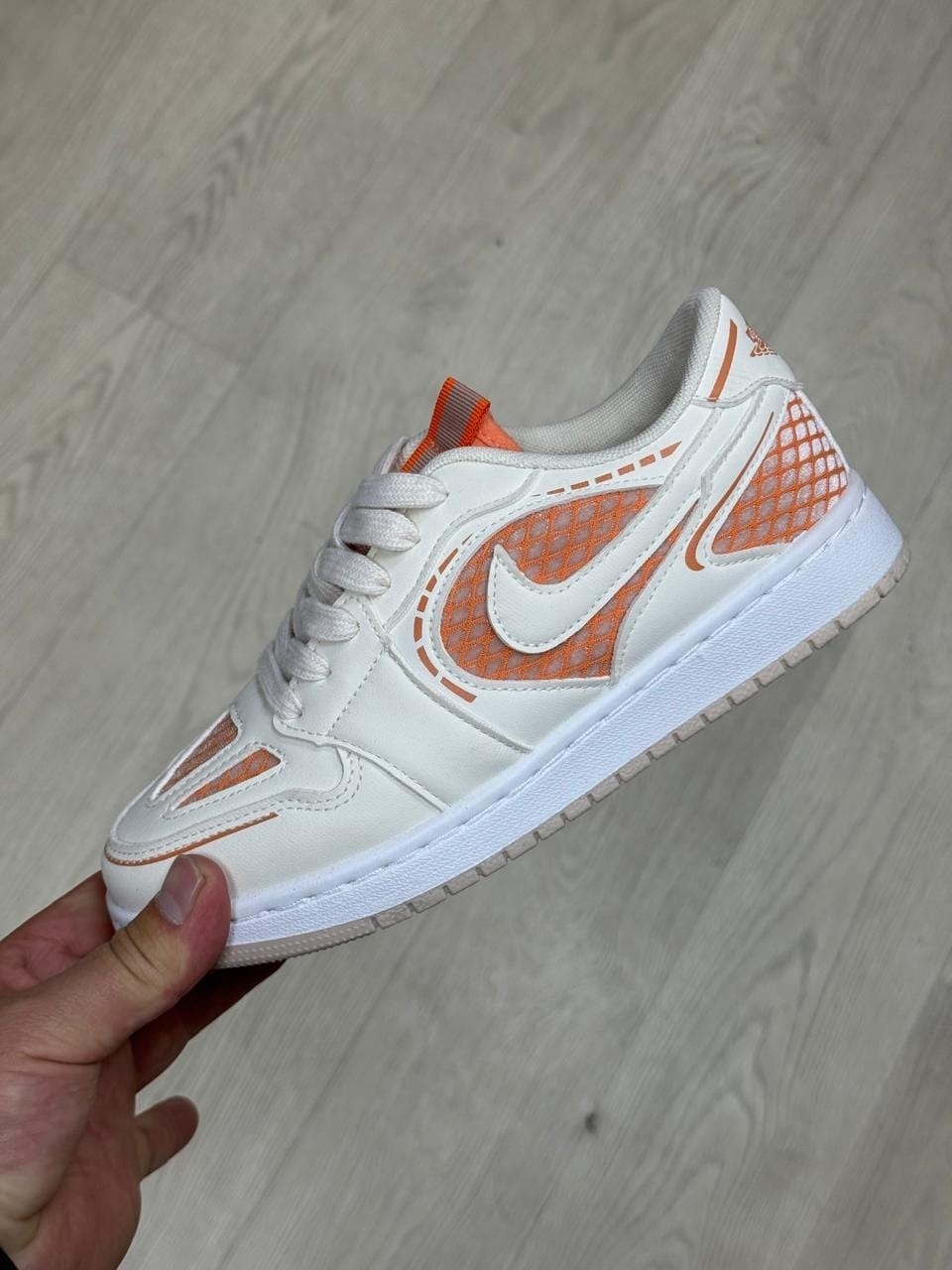 кроссовки 1 low se air jordan серебряный,nike air jordan 1 low se,женские кроссовки air jordan 1 low se 'metallic silver' fn5030-001,женские кроссовки air jordan 1 low,кроссовки 1 ретро средние air jo