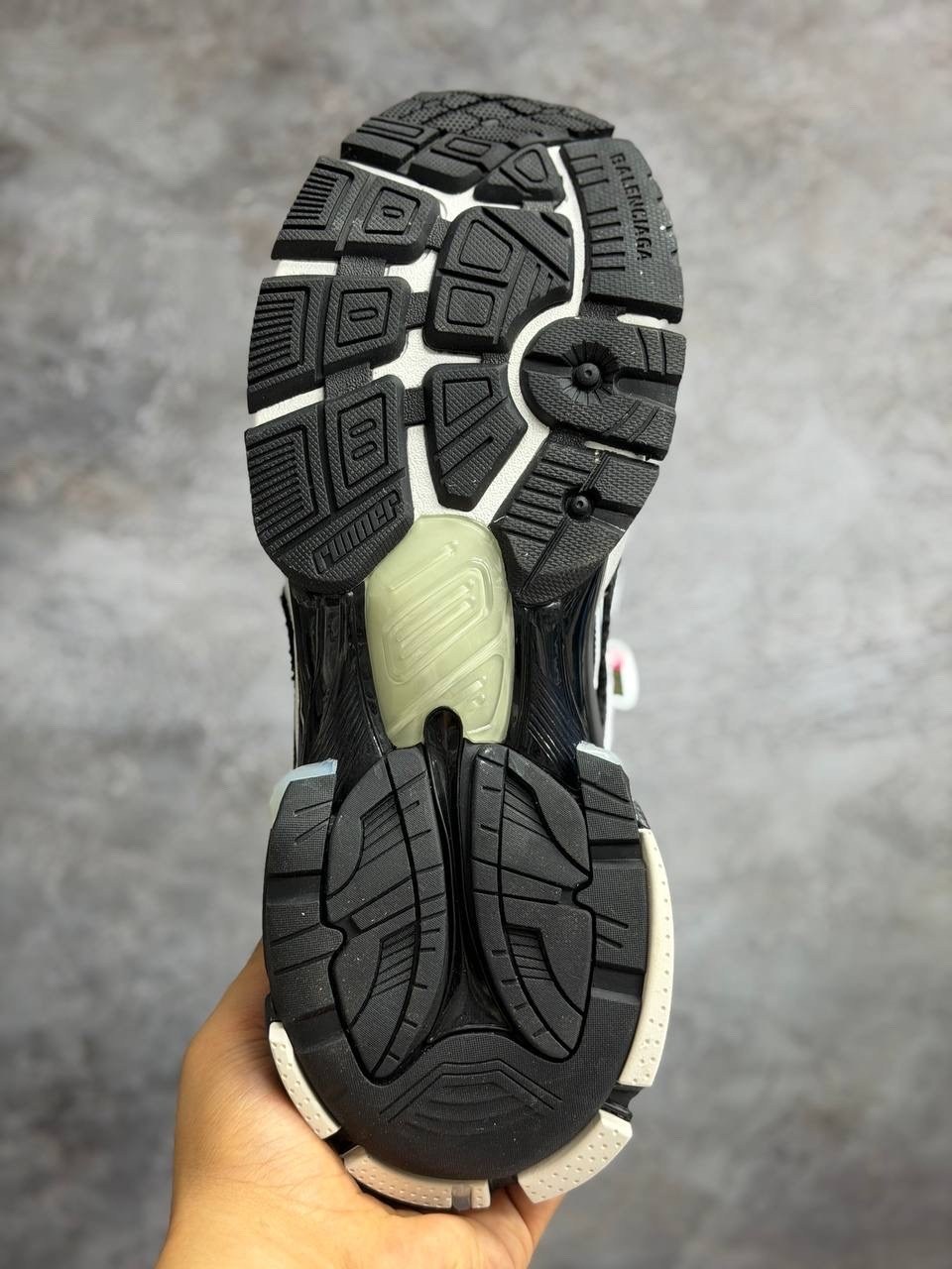 мужские кроссовки balenciaga runner черный белый,кроссовки balenciaga runner sneaker black white,кроссовки balenciaga,balenciaga runner sneaker black white,кроссовки balenciaga runner sneakers черный