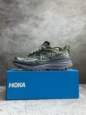 Кроссовки