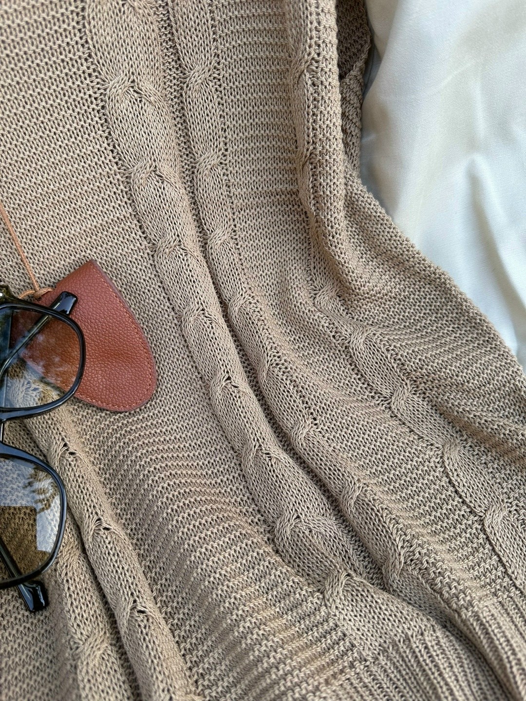 жилет женская вязаная,жилет женский,стильные наряды,модные наряды,жилетка трикотажная