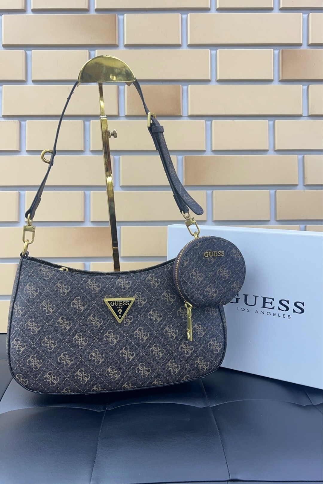 сумка guess женская,сумка guess,сумка через плечо guess,guess сумка на плечо багет,сумка guess через плечо женская