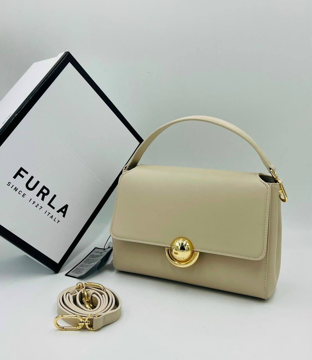 женская сумка furla,сумка,furla сумка,сумка через плечо с клапаном furla,сумка бордовая