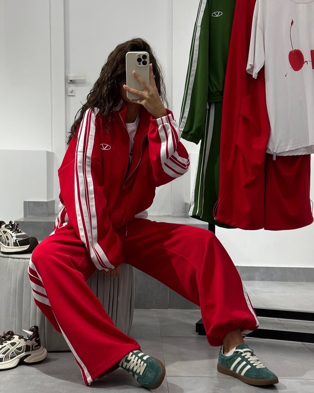 спортивные костюм,спортивный костюм красный,костюм спортивный женский,красный костюм,спортивные костюмы для женщин
