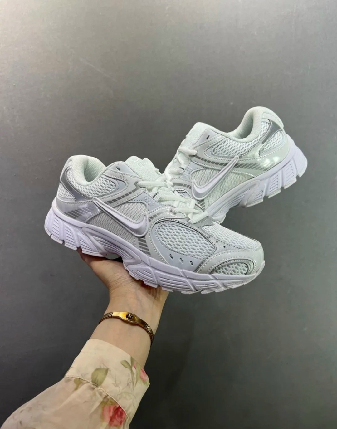 кроссовки,женские кроссовки nike,кроссовки nike v 5 rnr,кроссовки мужские женские,кроссовки белые nike