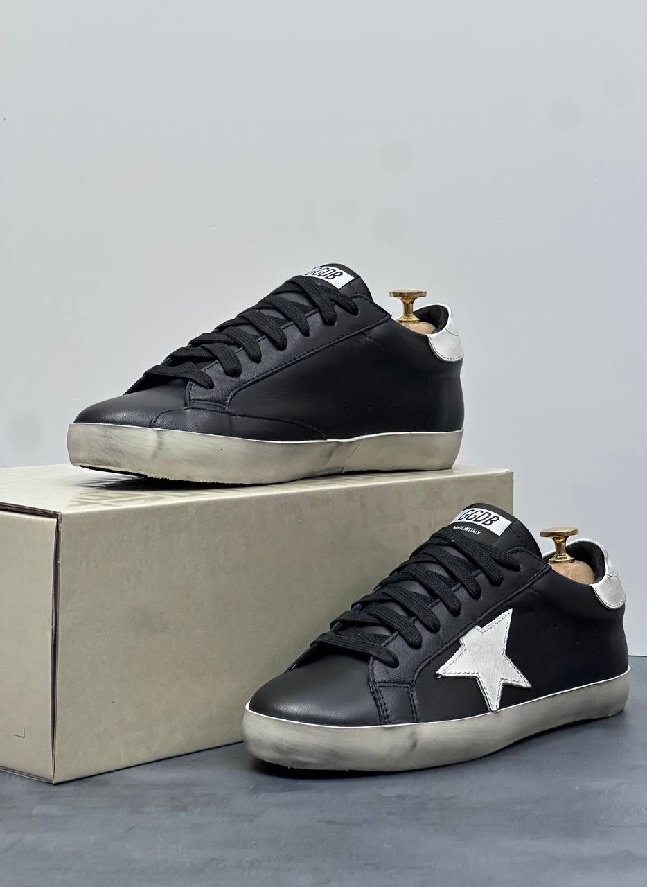 кроссовки golden goose superstar distressed black silver,golden goose deluxe brand черные кожаные кеды superstar с белой звездой,кроссовки golden goose super-star leather sneaker,кроссовки golden goos