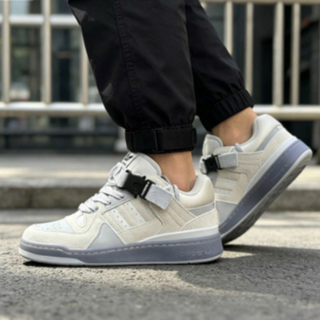 кроссовки bad bunny x adidas forum buckle low,кроссовки adidas forum low bad bunny,кроссовки adidas,кроссовки bad bunny x adidas forum low,кроссовки bad bunny x adidas forum low цвет серый