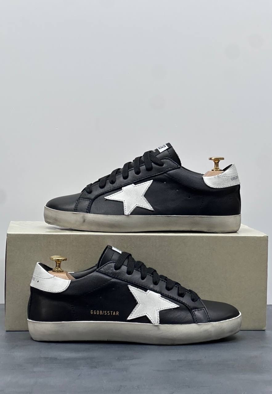 кроссовки golden goose superstar distressed black silver,golden goose deluxe brand черные кожаные кеды superstar с белой звездой,кроссовки golden goose super-star leather sneaker,кроссовки golden goos