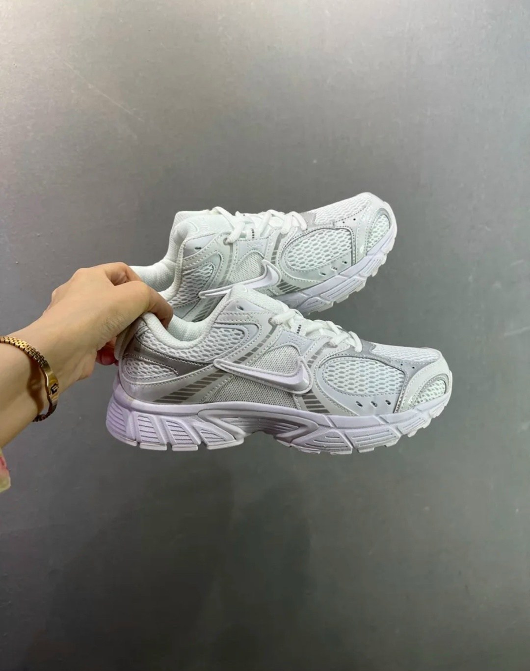 кроссовки,женские кроссовки nike,кроссовки nike v 5 rnr,кроссовки мужские женские,кроссовки белые nike