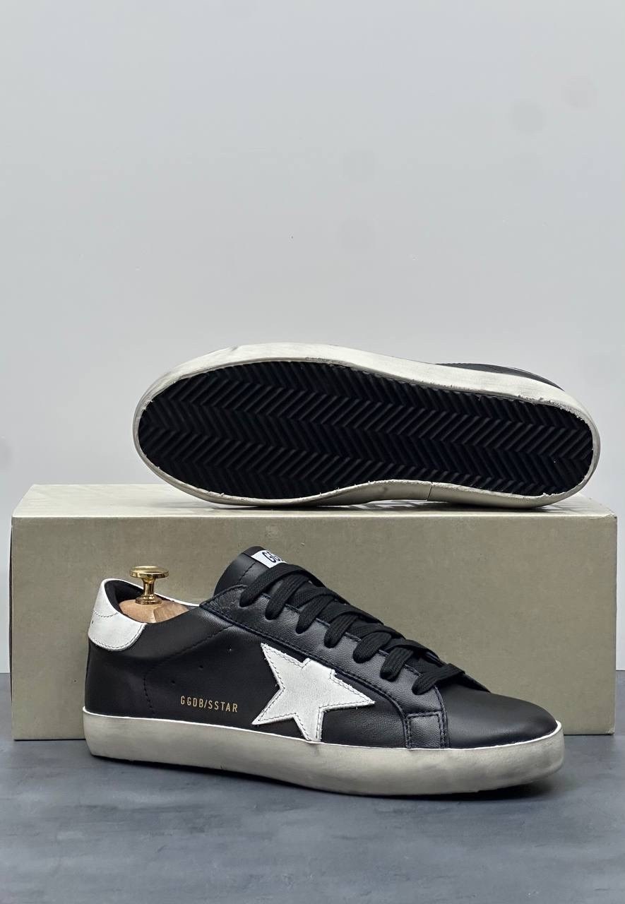 кроссовки golden goose superstar distressed black silver,golden goose deluxe brand черные кожаные кеды superstar с белой звездой,кроссовки golden goose super-star leather sneaker,кроссовки golden goos