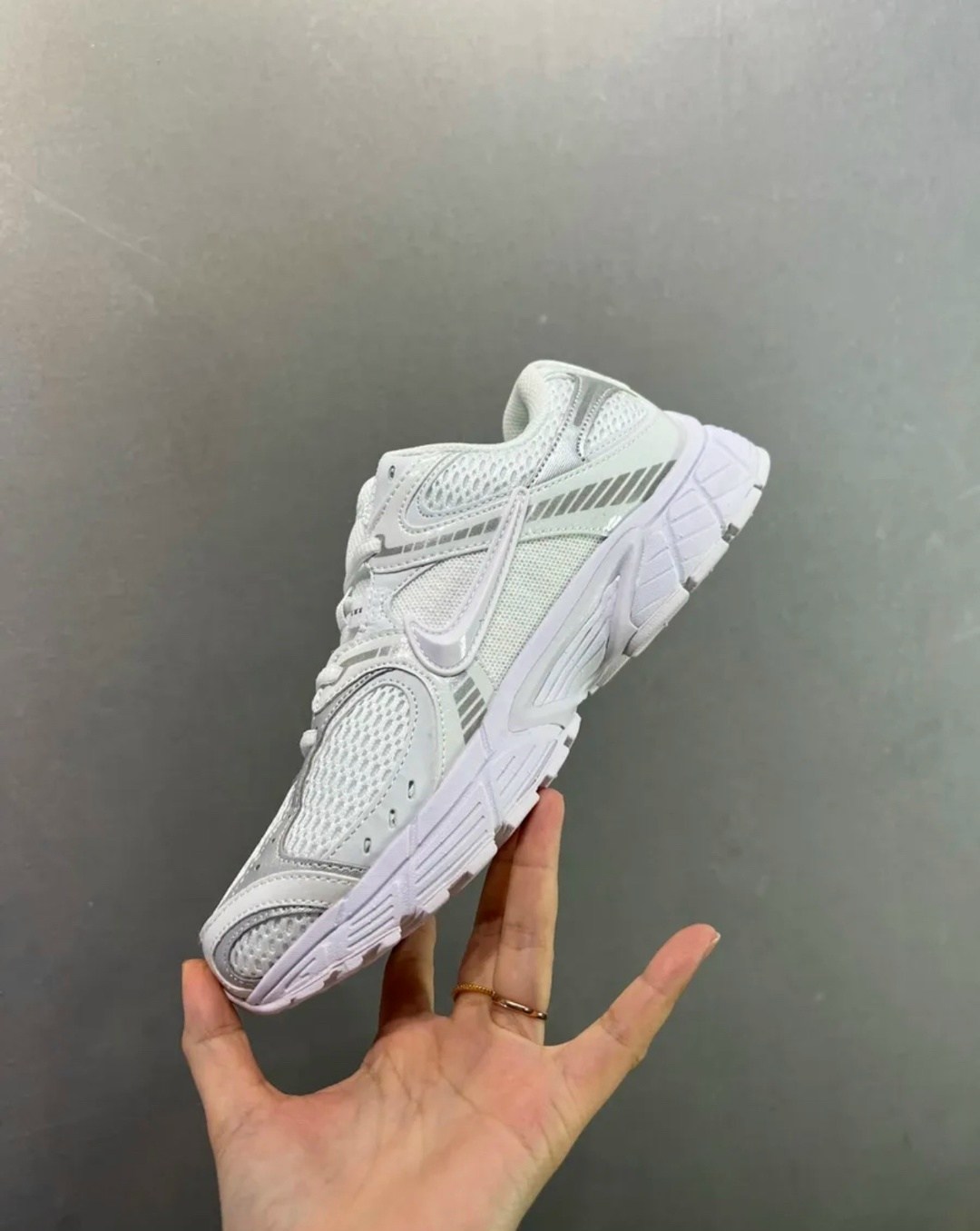 кроссовки,женские кроссовки nike,кроссовки nike v 5 rnr,кроссовки мужские женские,кроссовки белые nike