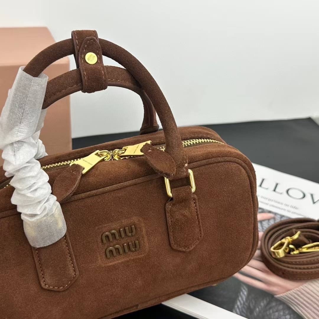 сумка в образе miu miu замша размер 28/14 см,сумка женская miu miu,женская замшевая сумка miu miu arcadie коричневая,сумка замшевая новая miu miu (28x13 см),замшевая сумка