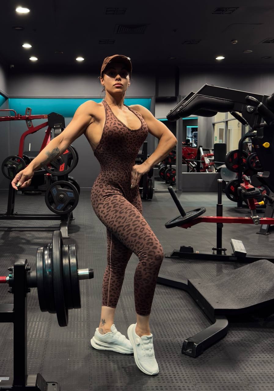 фитнес,спортивная фигура,девушка,леггинсы спортивные,женщина спортивная