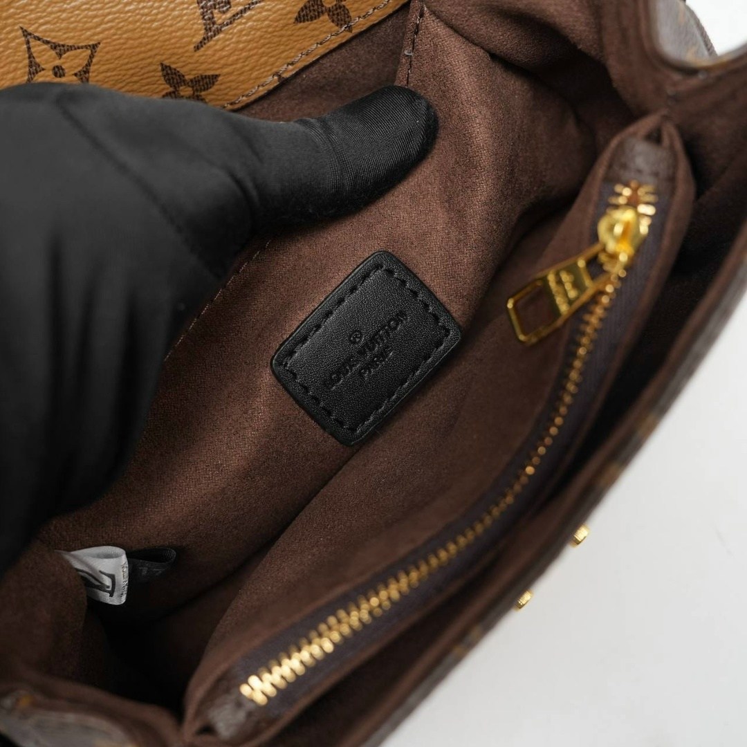 женская сумка louis vuitton,louis vuitton сумка,louis vuitton сумка pochette metis,луи виттон сумка,сумка клатч с ручкой lv metis pochette metis луи виттон монограмма