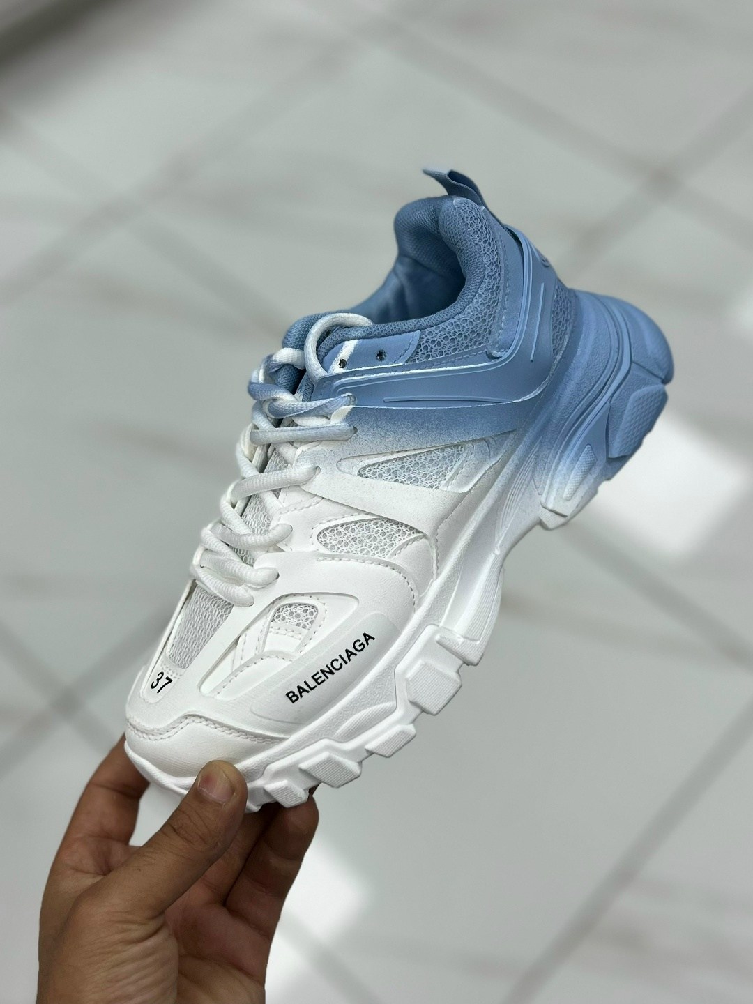 кроссовки balenciaga женские,баленсиага фантом кроссовки,кроссовки balenciaga,balenciaga кроссовки track,кроссовки balenciaga на шнуровке