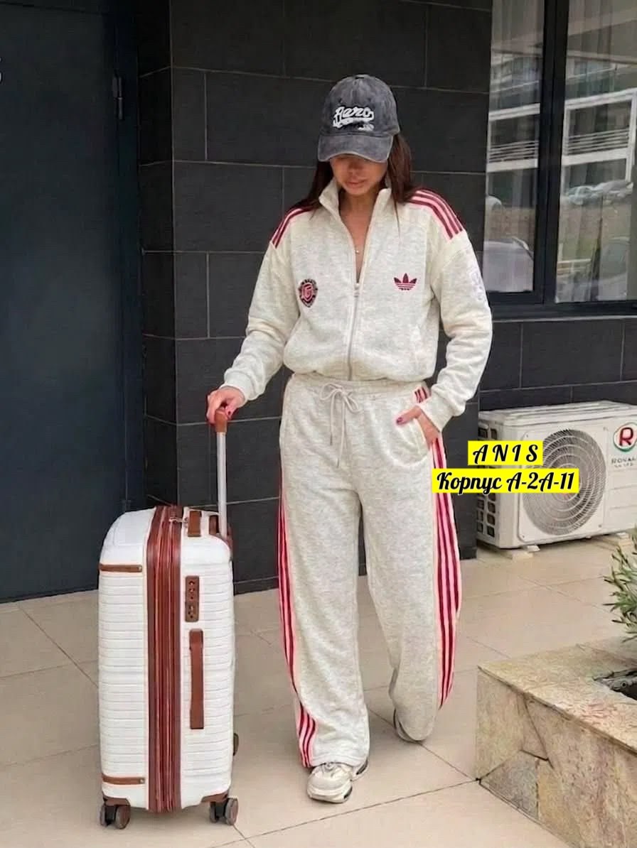 костюм спортивный женский adidas,белый спортивный костюм женский адидас,женский спортивный костюм,женский спортивный костюм на флисе,костюм спортивный