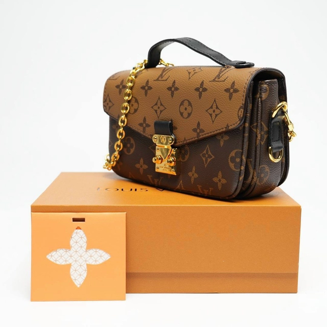 женская сумка louis vuitton,louis vuitton сумка,louis vuitton сумка pochette metis,луи виттон сумка,сумка клатч с ручкой lv metis pochette metis луи виттон монограмма