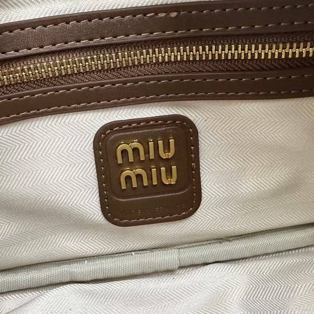 сумка в образе miu miu замша размер 28/14 см,сумка женская miu miu,женская замшевая сумка miu miu arcadie коричневая,сумка замшевая новая miu miu (28x13 см),замшевая сумка
