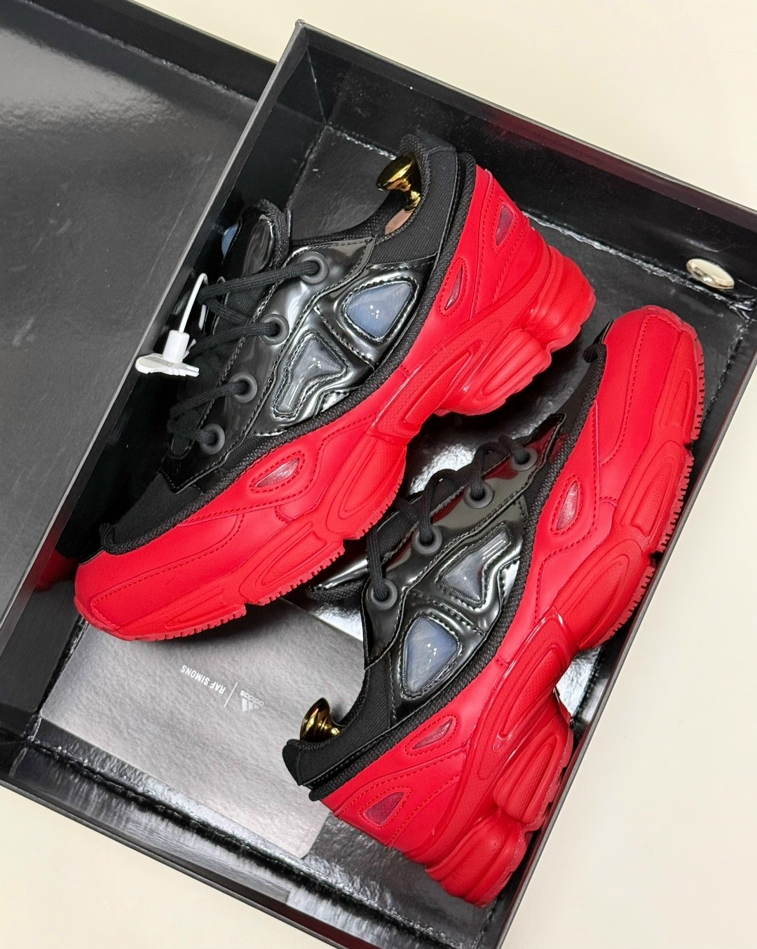 adidas ozweego 3 raf simons black scarlet,adidas raf simons ozweego 3,adidas by raf simons ozweego 3 красные с черным,кроссовки adidas raf simons x ozweego 3 'core black scarlet',adidas ozweego 3 raf