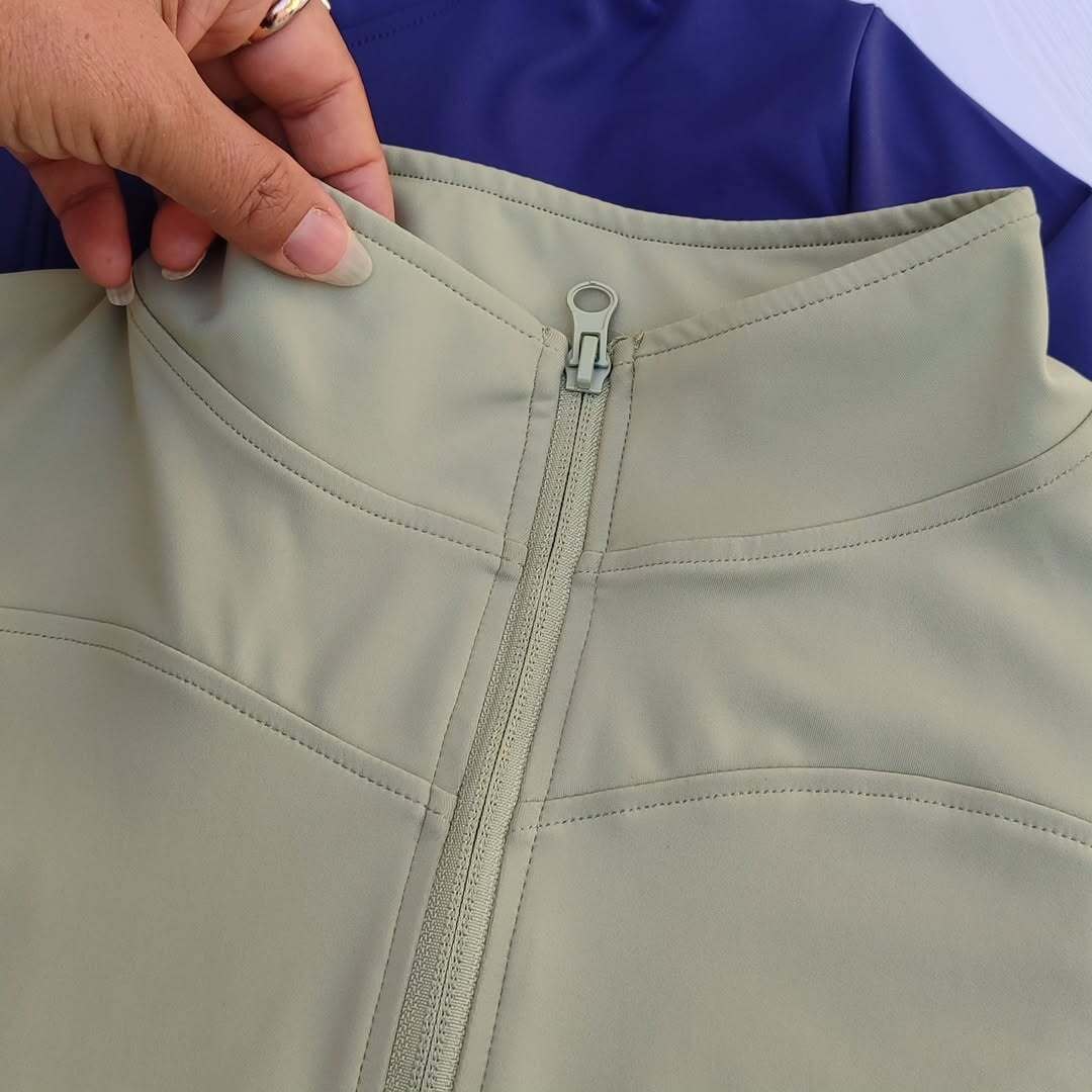 женская спортивная куртка slim fit,cпортивная кофта,куртка спортивная,спортивные костюм,стиль одежды спортивный