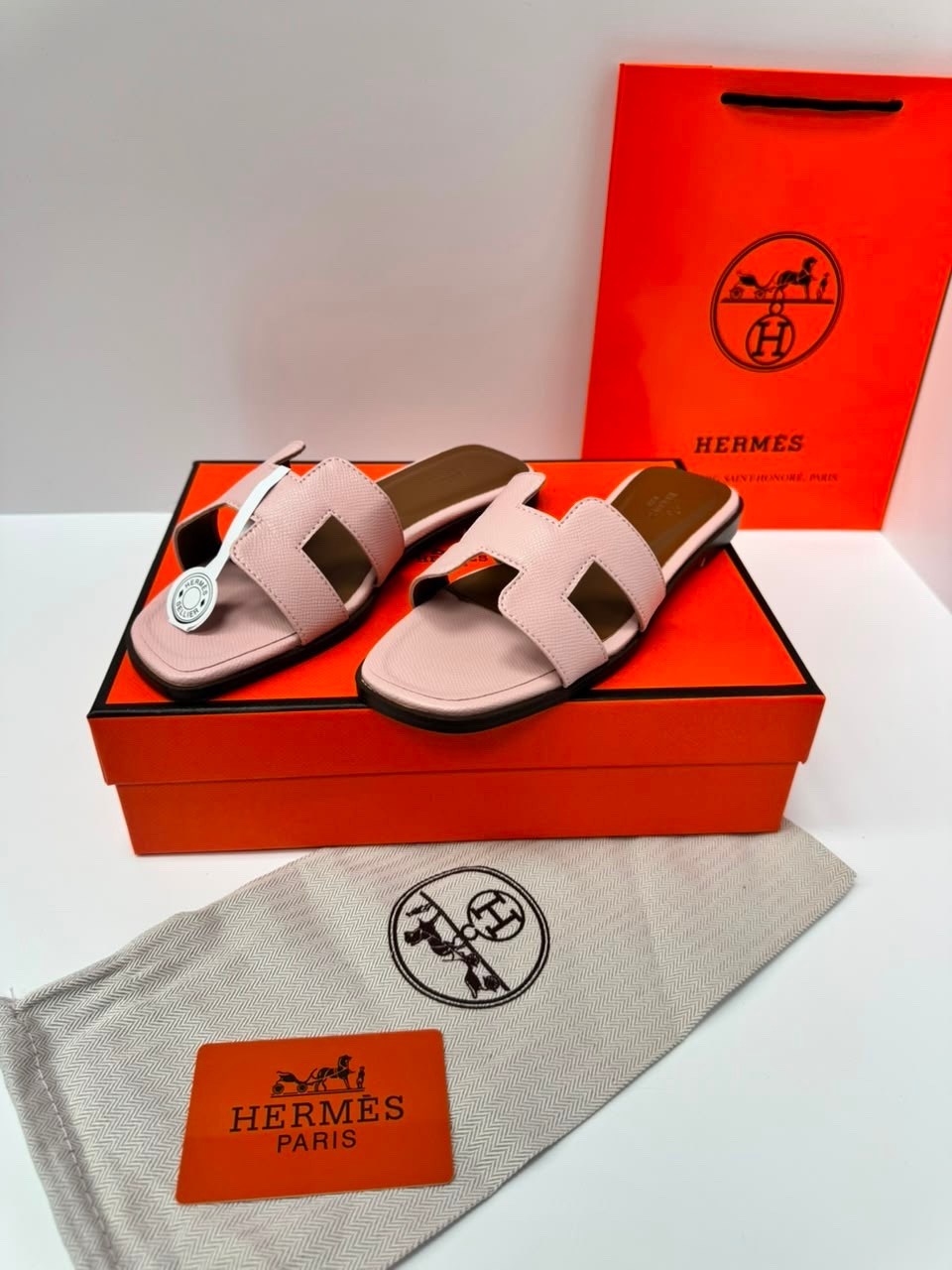 шлепанцы hermes,шлепки hermes женские,шлепки hermes,тапочки hermes,сандалии hermes