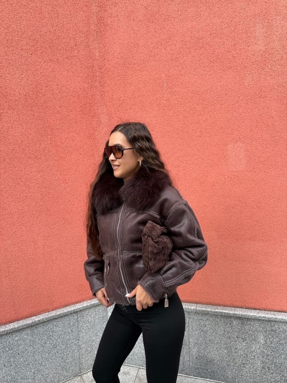 кожаная куртка с мехом,куртка с мехом,дубленка короткая,стильная дубленка женская,модные образы