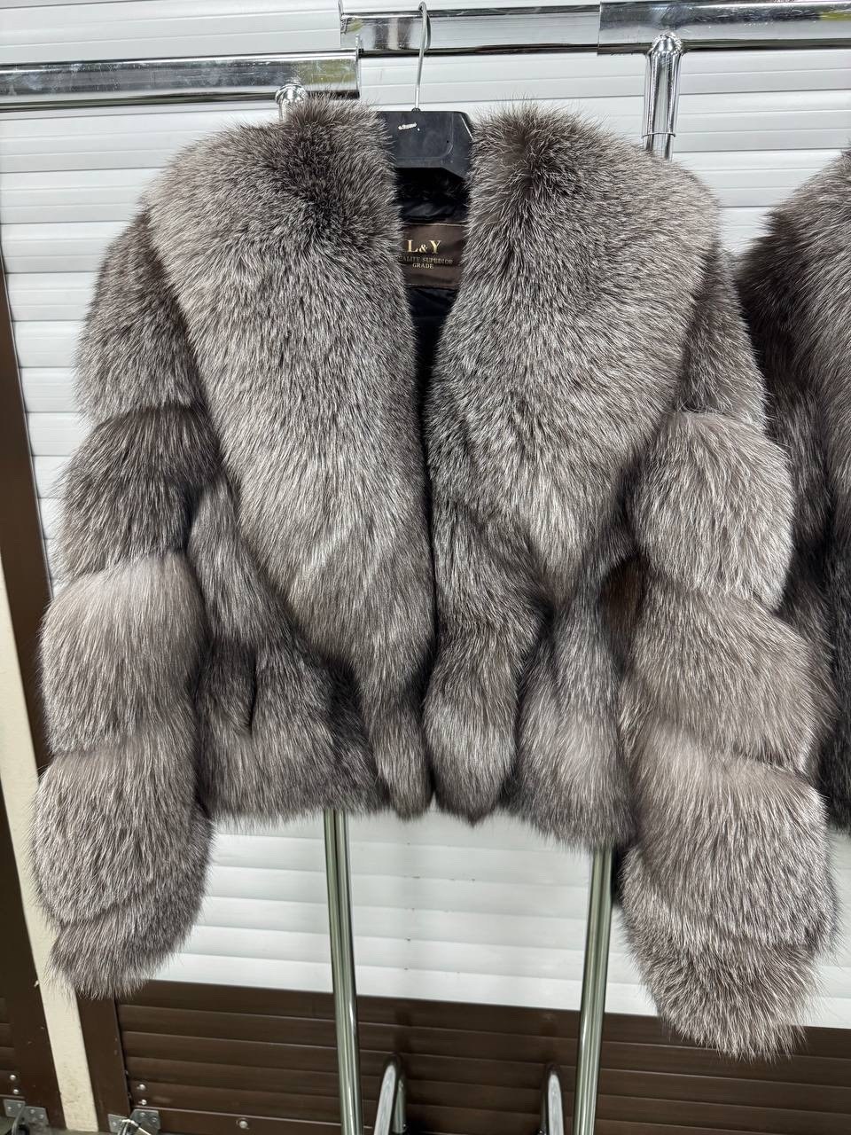 женское короткое меховое пальто из лисьего меха,шуба из песца,песец шуба,женская шуба из натурального лисьего меха,шуба из песца вертикальная