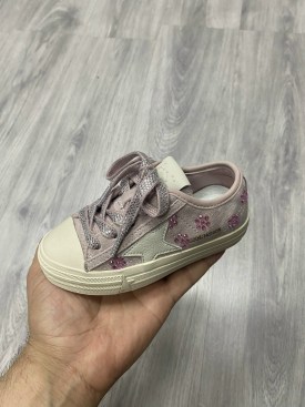 Кроссовки