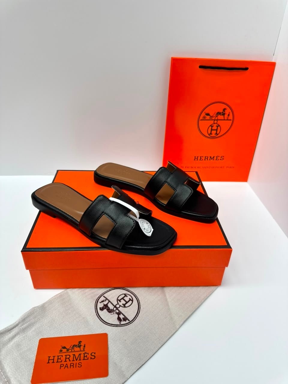 шлепанцы hermes,шлепки hermes женские,шлепки hermes,hermes шлепки женские черные,шлепки эрмес