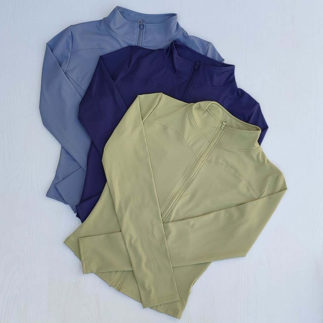 женская спортивная куртка slim fit,cпортивная кофта,куртка спортивная,спортивные костюм,стиль одежды спортивный