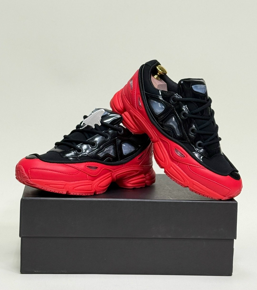 adidas ozweego 3 raf simons black scarlet,adidas raf simons ozweego 3,adidas by raf simons ozweego 3 красные с черным,кроссовки adidas raf simons x ozweego 3 'core black scarlet',adidas ozweego 3 raf