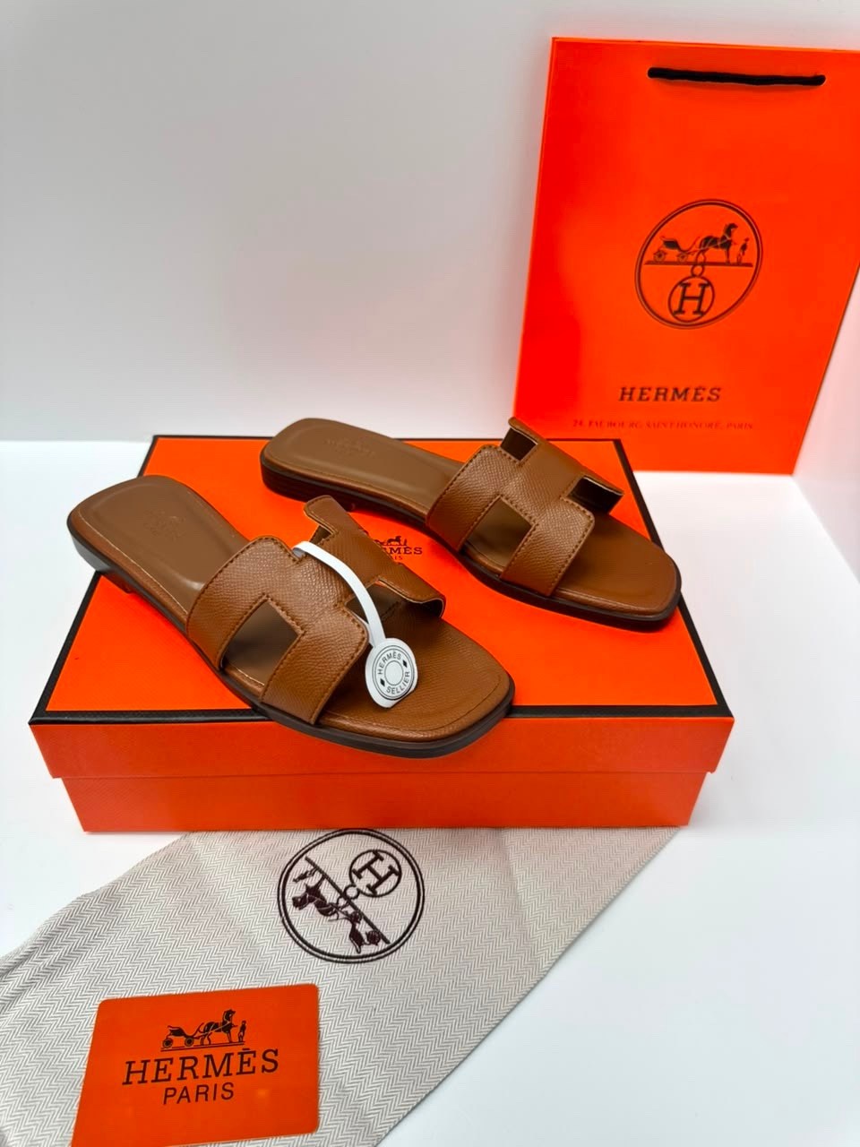 шлёпанцы hermes,hermes шлепки женские,шлепки hermes,босоножки hermes,босоножки женские hermes