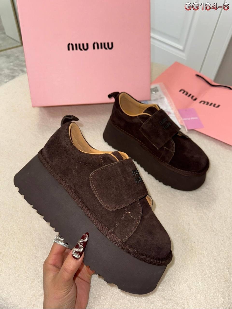 замшевые лоферы miu miu на высокий подошве и фирменной фурнитурой,,лоферы miu miu на высокий подошве,кеды замшевые на высокой платформе derio,кеды miu miu на липучке