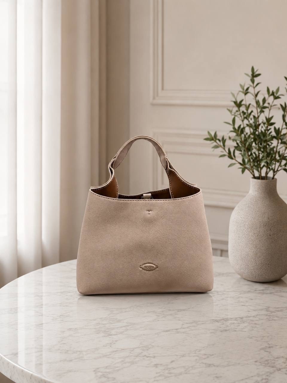 кожаная сумка тоут с подвеской логотипом tod's коричневый,женская сумка,модная сумка,сумка,сумка-тоут