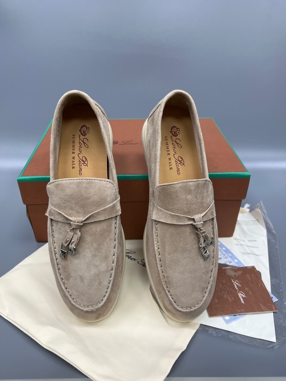 лоферы из натуральной замши loro piana premium shoes,лоферы loro piana,лоферы из натуральной замши loro piana,замшевые лоферы лоро пиана в бежевом цвете,лоферы лоро пиано из натуральной замши