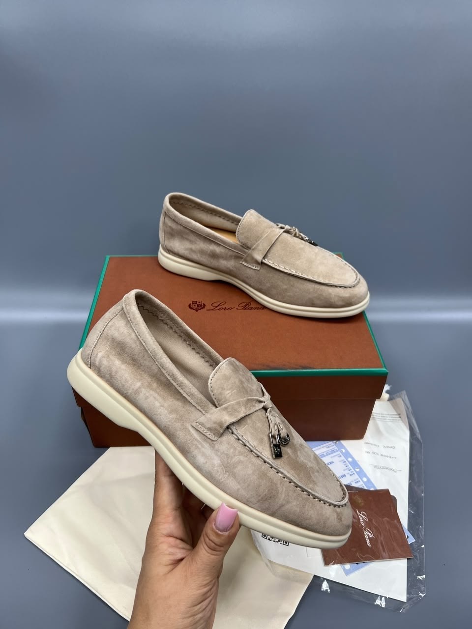 лоферы из натуральной замши loro piana premium shoes,лоферы loro piana,лоферы из натуральной замши loro piana,замшевые лоферы лоро пиана в бежевом цвете,лоферы лоро пиано из натуральной замши