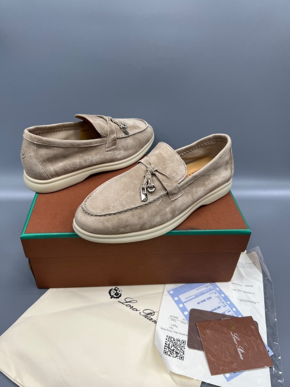 лоферы из натуральной замши loro piana premium shoes,лоферы loro piana,лоферы из натуральной замши loro piana,замшевые лоферы лоро пиана в бежевом цвете,лоферы лоро пиано из натуральной замши